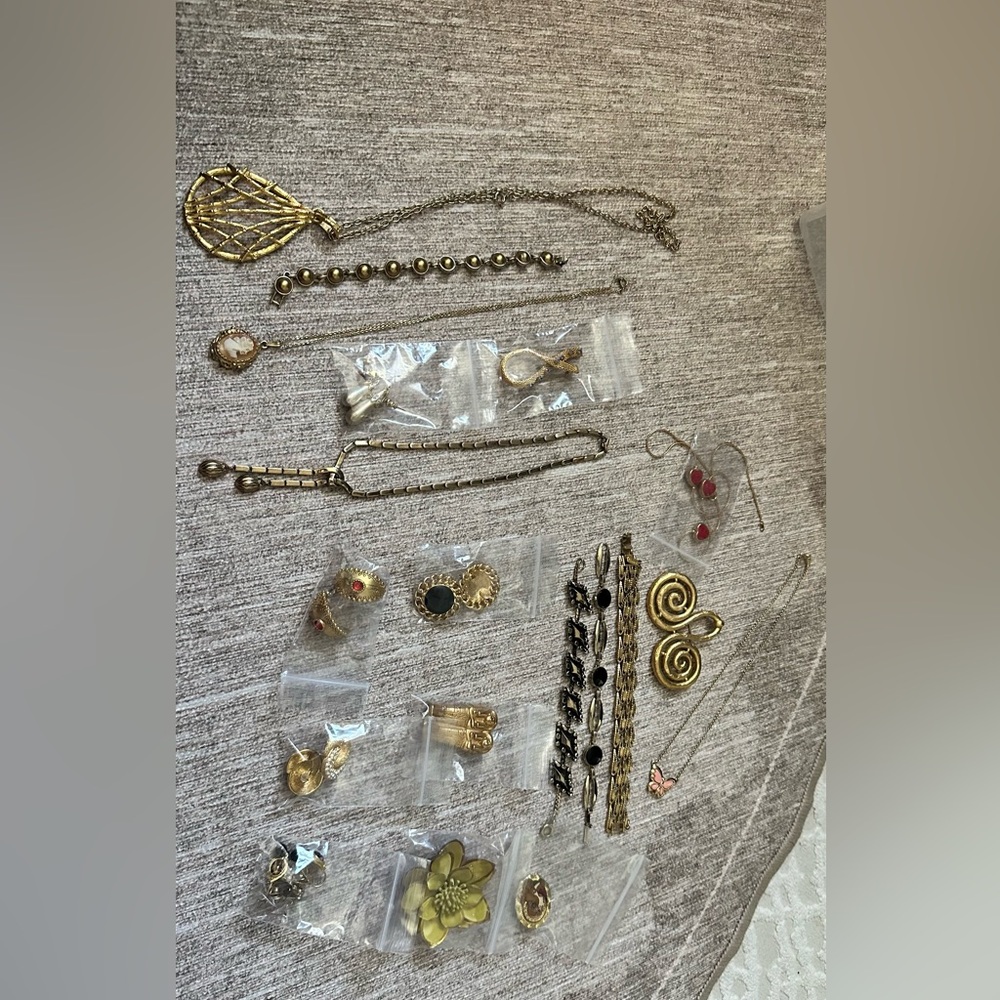 Lot of Vintage Jewelry